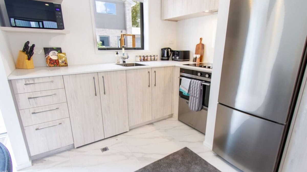 Upper Riccarton House | Vacation Riccarton 2 bed 2 bath w/carpark