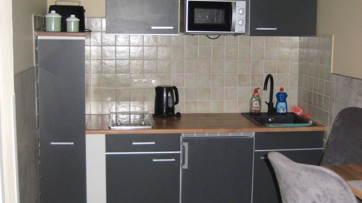 Neverin Apartment | Vacation room (2) Distance to the A20 8 minutes, to Neubrandenburg 10 minutes