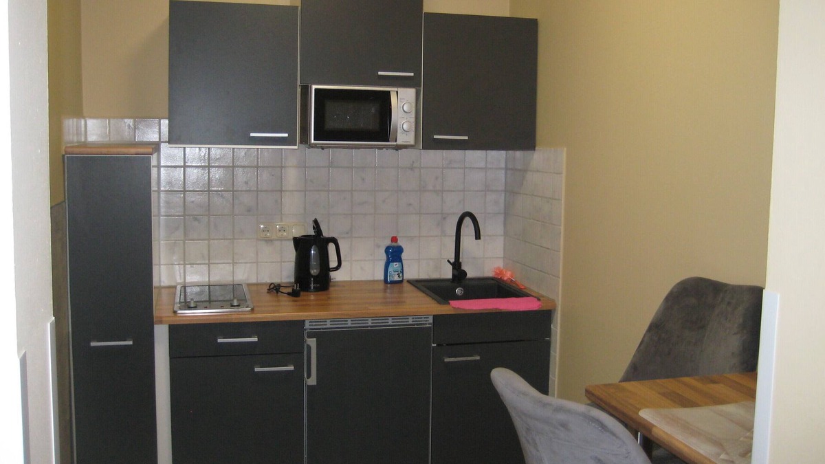 Neverin Apartment | Vacation room (3) Distance to the A20 8 minutes, to Neubrandenburg 10 minutes