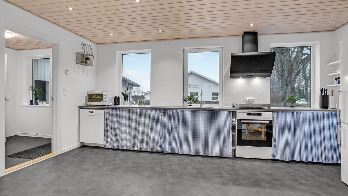 Billund Municipality Apartment | Vacation rooms in a shared house with a large garden and play facilities.