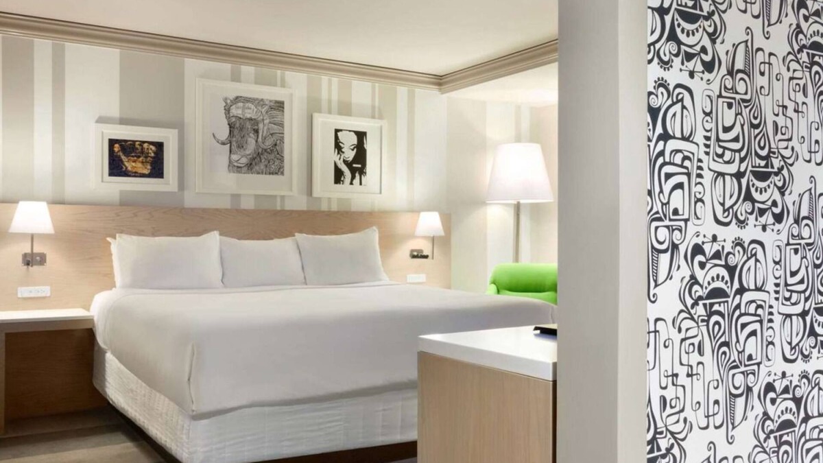 Downtown West Hotel | Vacation Starts Here! Near St. Anthony Falls and Minneapolis Institute of Arts