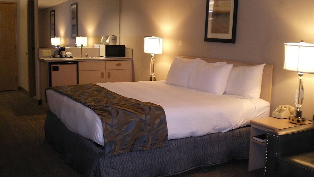 Nampa Hotel | Vacation Starts Here! Indoor Pool and FREE Parking, Near Ford Idaho Center Arena
