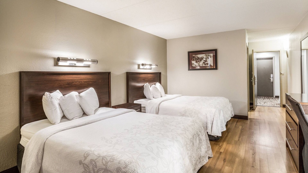 Woburn Hotel | Vacation Starts Here! Pets Allowed and FREE Parking, Steps to Woburn Mall!
