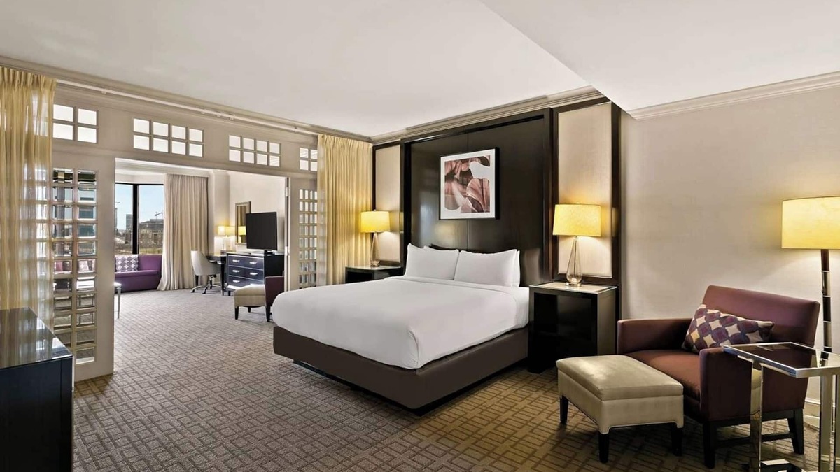Downtown Baltimore Hotel | Vacation Starts Here! Pet-Friendly, Near Oriole Park at Camden Yards