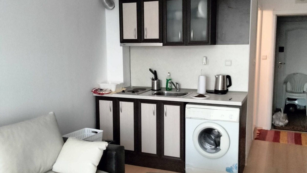 Tankovo Condo | Vacation Studio with Balcony Close To Beach
