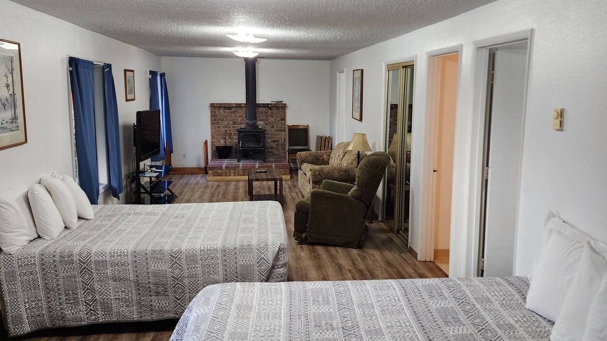 Coos Bay House | Vacation unit B.Large family unit
