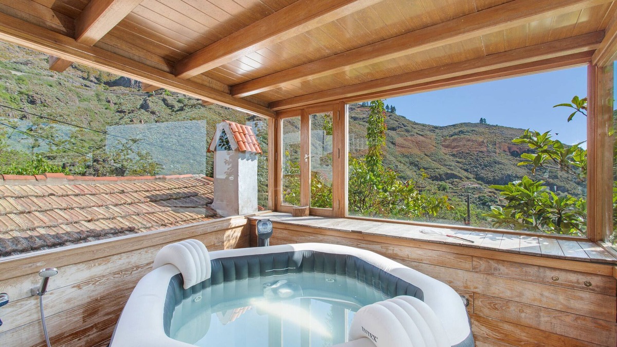 Las Lagunetas Apartment | Vacation 'Upper House' with Mountain View, Wi-Fi and Air Conditioning