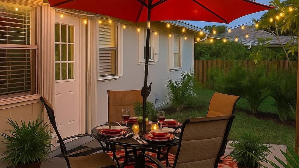 Sebastian Highlands House | Vacation Vibes! Close to beaches, pools, walk to golf and waterfront bars.