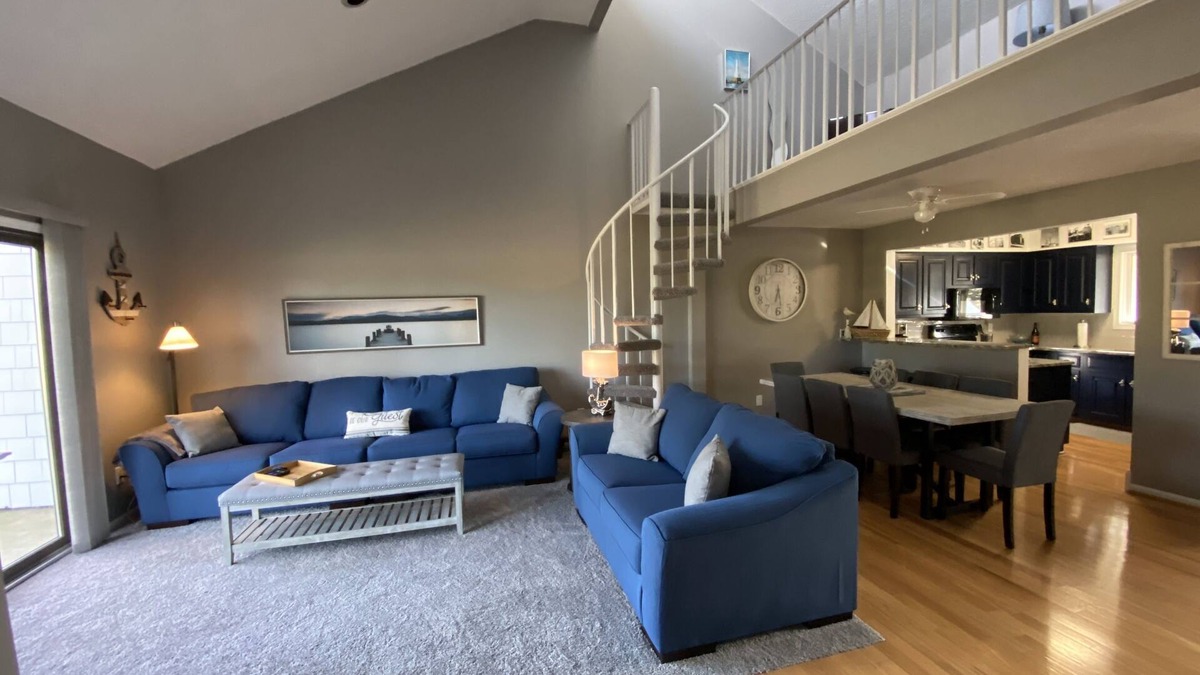 Huron Villa | Vacation Villa overlooks 9th fairway a 12 minute drive to Cedar Point near beach
