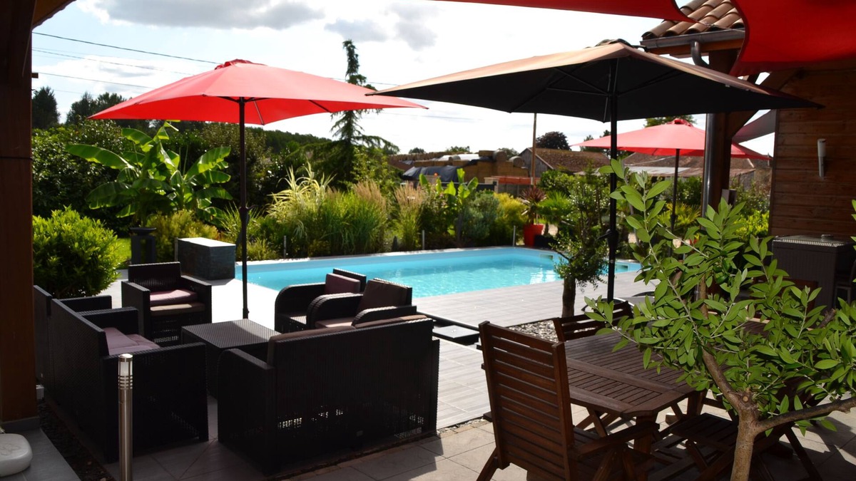 Lesmont House | Vacation villa with pool near Forêt d'Orient Champagne lakes
