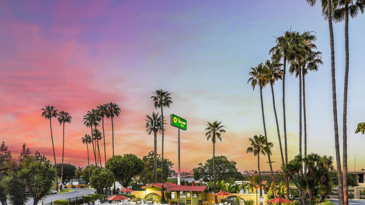 Mesa Verde Hotel | Vagabond Inn Costa Mesa
