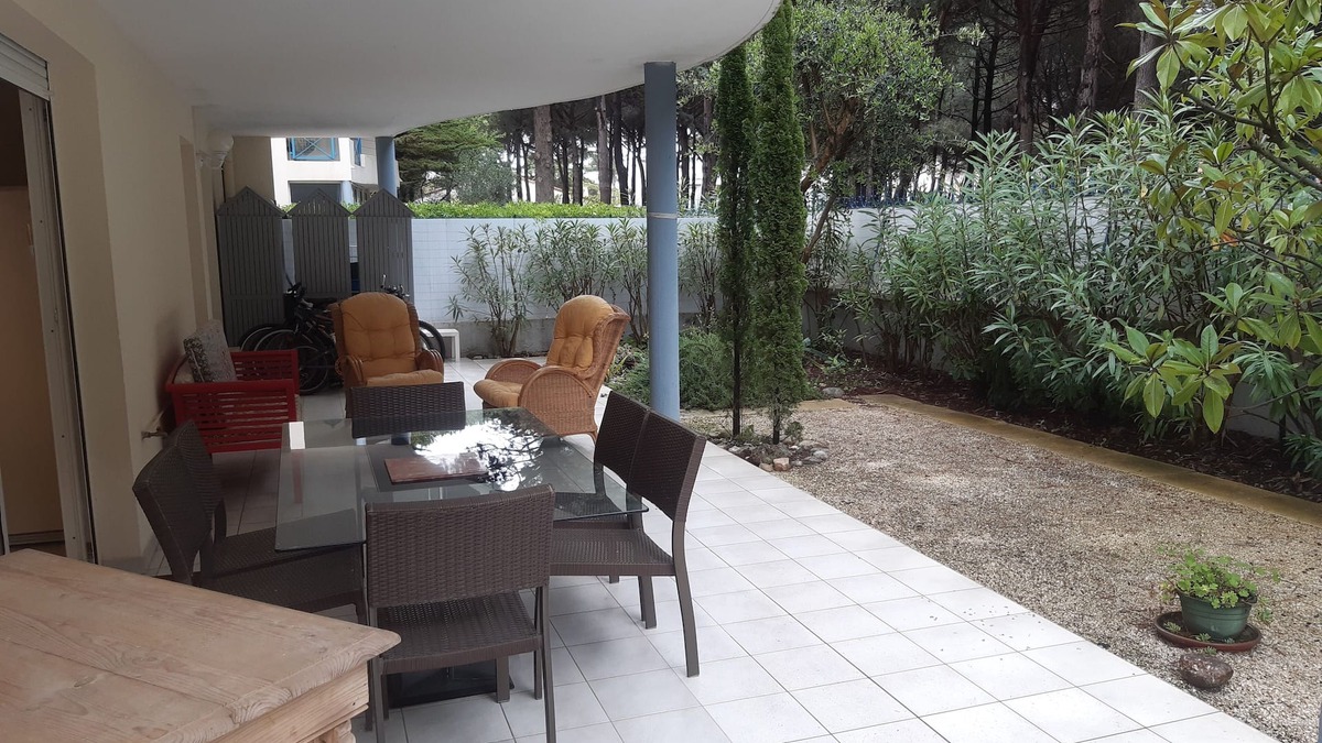 Argeles Plage Apartment | VAGUES ET PINS: Apt 73m2 Quiet residence, swimming pool, private garden, 1mn walk to the sea