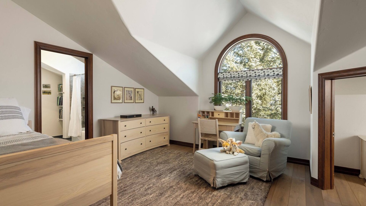 Edwards House | Vail/Beaver Creek luxury 5 br home with shuttle access to BC. Dogs ok