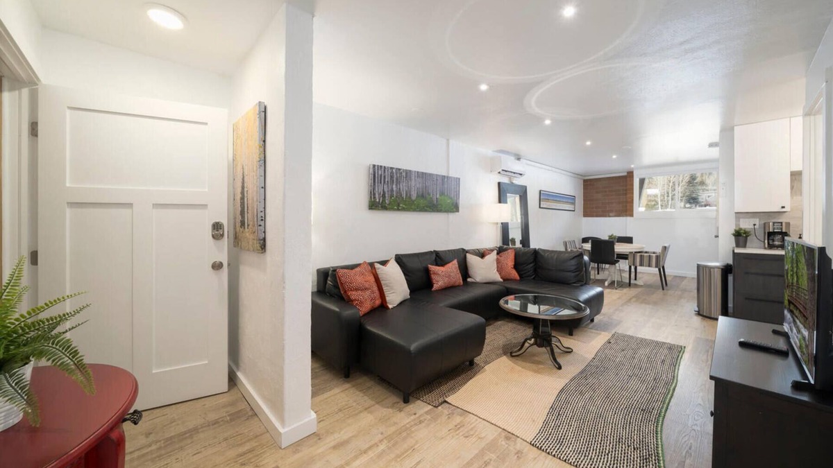 Eagle-Vail Condo | Vail/Beaver Creek Mountain Retreat on Golf Course