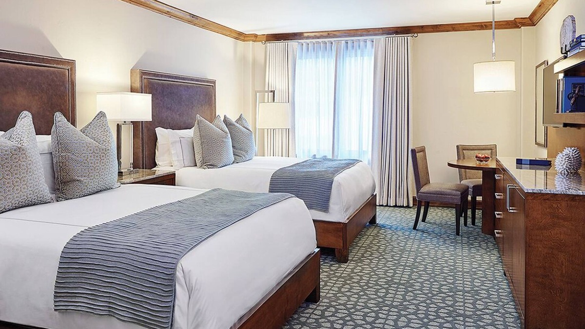 Vail Hotel | Vail Village Sebastian Resort 2 Queen Room - pool, spa, hot tubs, dining onsite!
