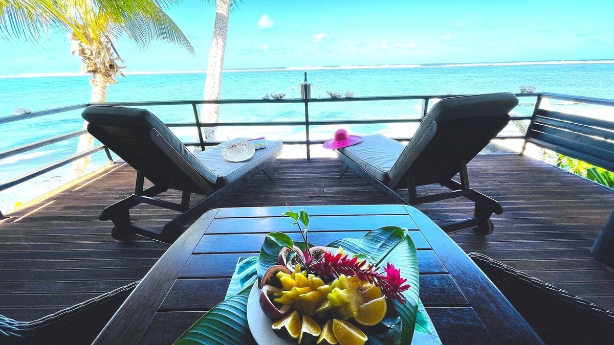 Tapere of Vaimaanga House | Vaka Rua - right over the golden sand facing the lagoon with air con Free WIFI
