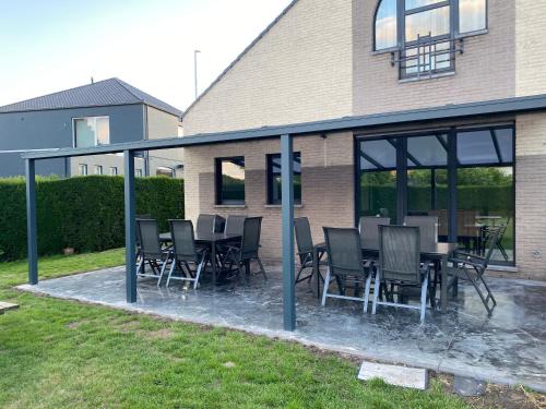 Houthalen Villa | Vakantiehuis Villa 1 - 11 beds, 17p, 2 Bath-, 1 Livingroom