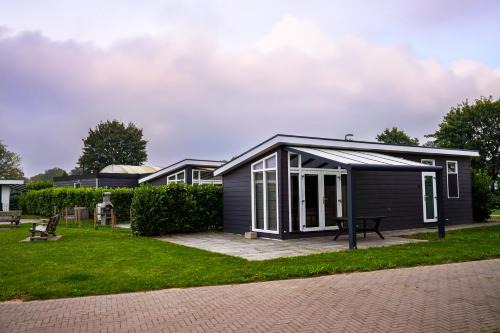 Lathum Ski Chalet | Vakantiehuis met vijverzicht