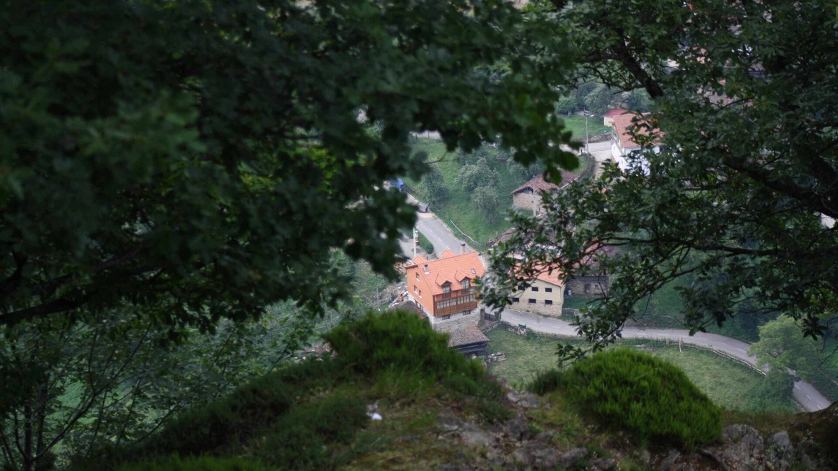 Vigidel Apartment | Valdecarzana Apartments. Braña La Viciella Senda del Oso, 3 km from San Martin.