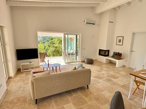 Abris House | Vale do Guizo: Casa Poente on the contryside, close by the sea.