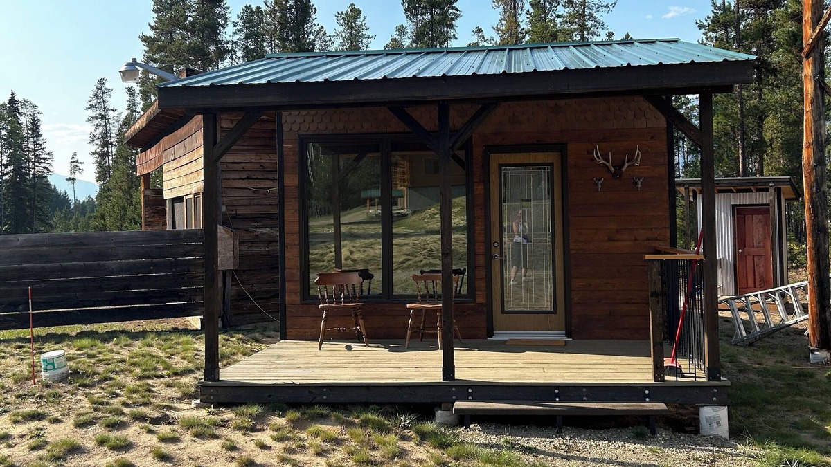 Valemount Cabin | Valemount Mountain Bunkie