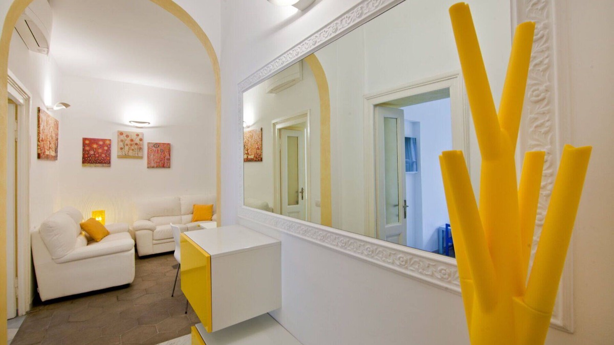 Sallustiano Apartment | Valenziani, Cozy 3 Br Apt Near Barberini By Halldis
