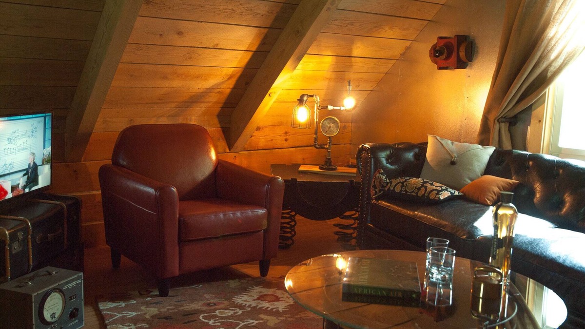 Eureka Springs Cabin | Valerian Cabin at Lake Lucerne Resort and Ranch Treehouse-Vibe Lakeview