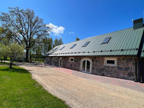 Polva County Villa | Valgesoo maakivivilla kuni 20-le kylalisele