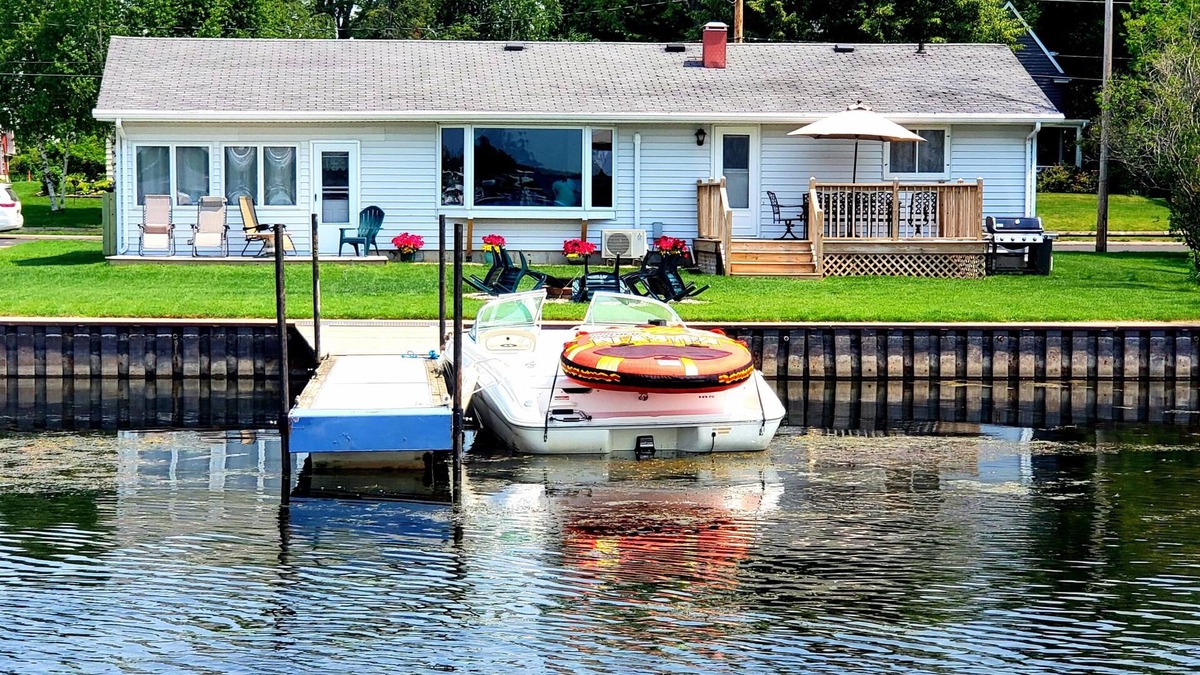 Sturgeon Bay House | Valhalla Guest House on the Waterfront