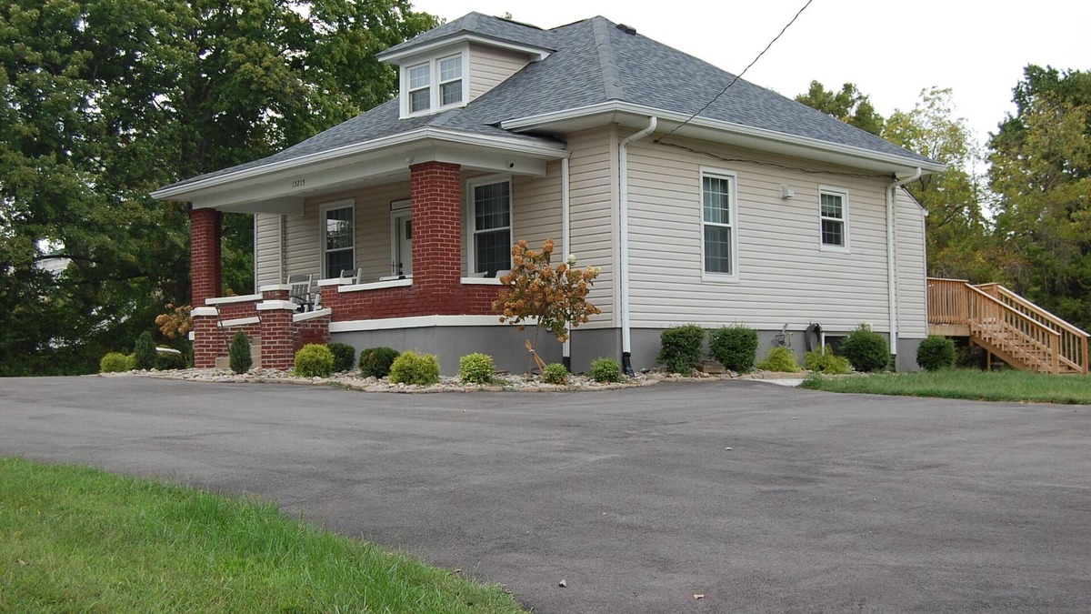Buechel House | Valhalla View Home-Minutes to Golf Course-Perfect for Golfers, Horses, Trailers