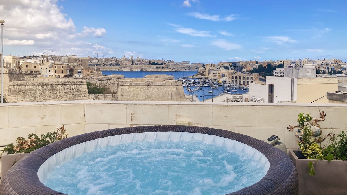 Kalkara Apartment | Valletta and Grand Harbour Lookout SEA View BBQ