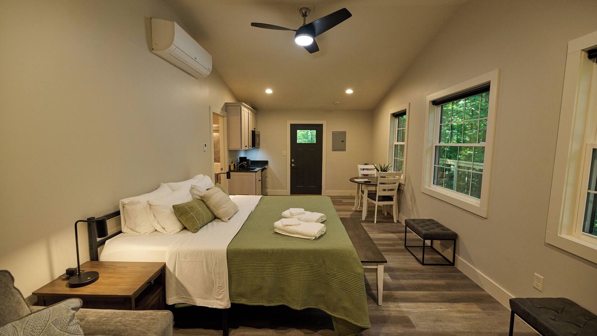 Cuyahoga Falls Cabin | Valley Overlook - Cozy Cabin near Blossom Music Center, 1BR - Peninsula, Ohion