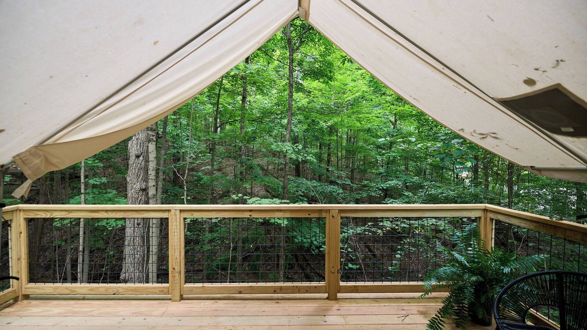 Cuyahoga Falls RV Rental | Valley Overlook, Peninsula, Ohio - Glamping Tent P6