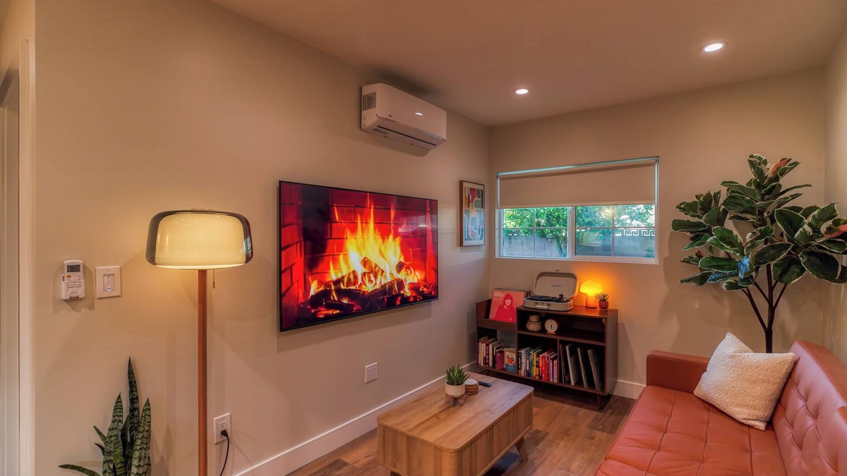 Sun Valley House | Valley Pocket: Your Chic LA Getaway with Private Patio & Amenities Galore!