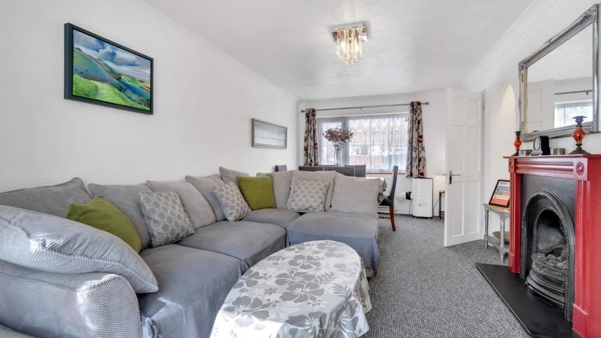 Southwick House | Valley Rise | By My Getaways | Free Parking