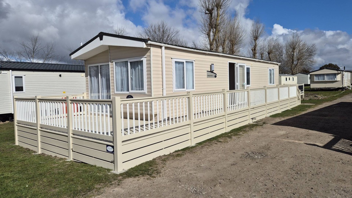 Dymchurch Apartment | Valley side - 3 bedrooms sleeps 8