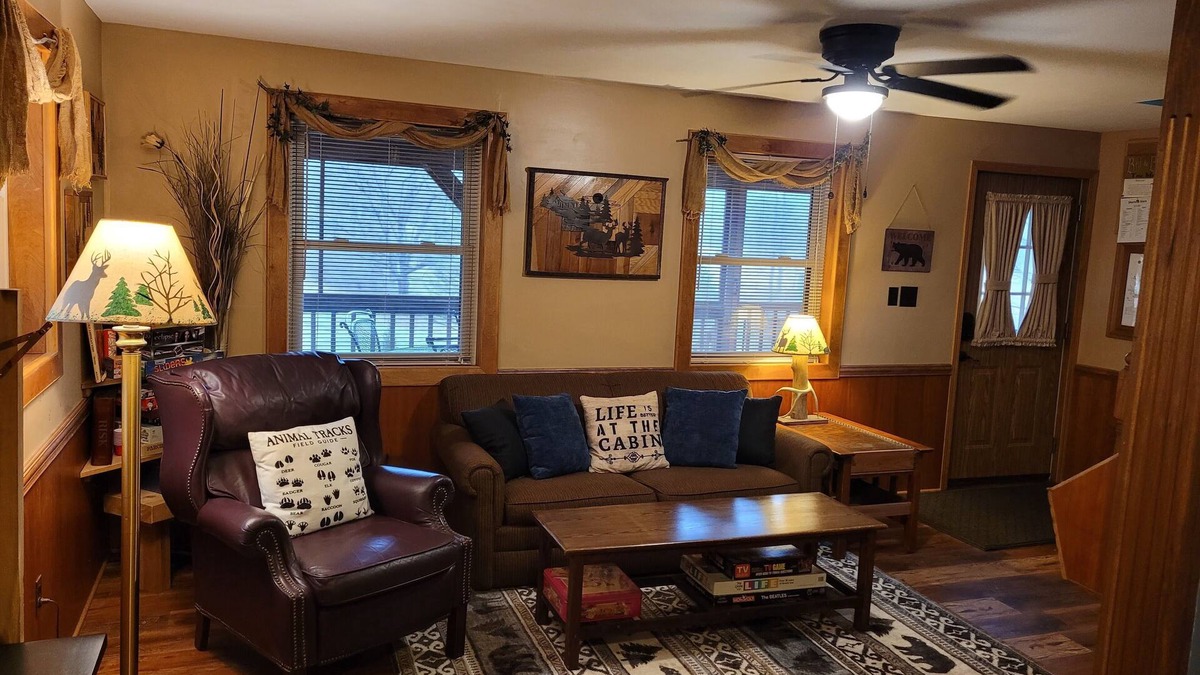 Kimbolton Cabin | Valley View Cabin bordering Salt Fork State Park WiFi