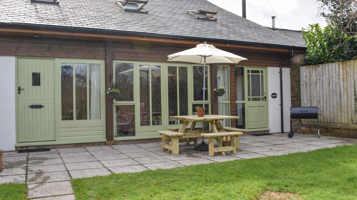Hele Cottage | VALLEY VIEW, pet friendly, character holiday cottage in West Down