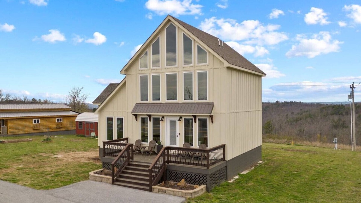 Jasper Cabin | Valley View Retreat- Summer Getaway with a View