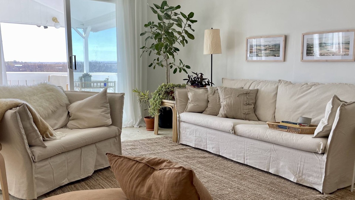 Moose Jaw House | Valley View & Sauna Retreat