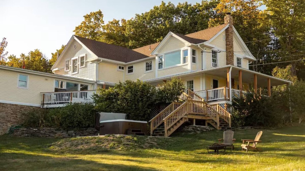 Durham House | Valley VIEWS! Hot tub, Game Room, Acres to Roam!