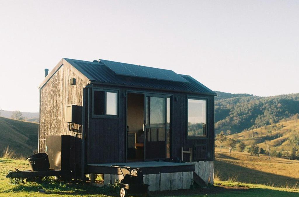 Bowman Farm House | Valley Views Off-Grid Cabin - Pet Friendly - Nicho