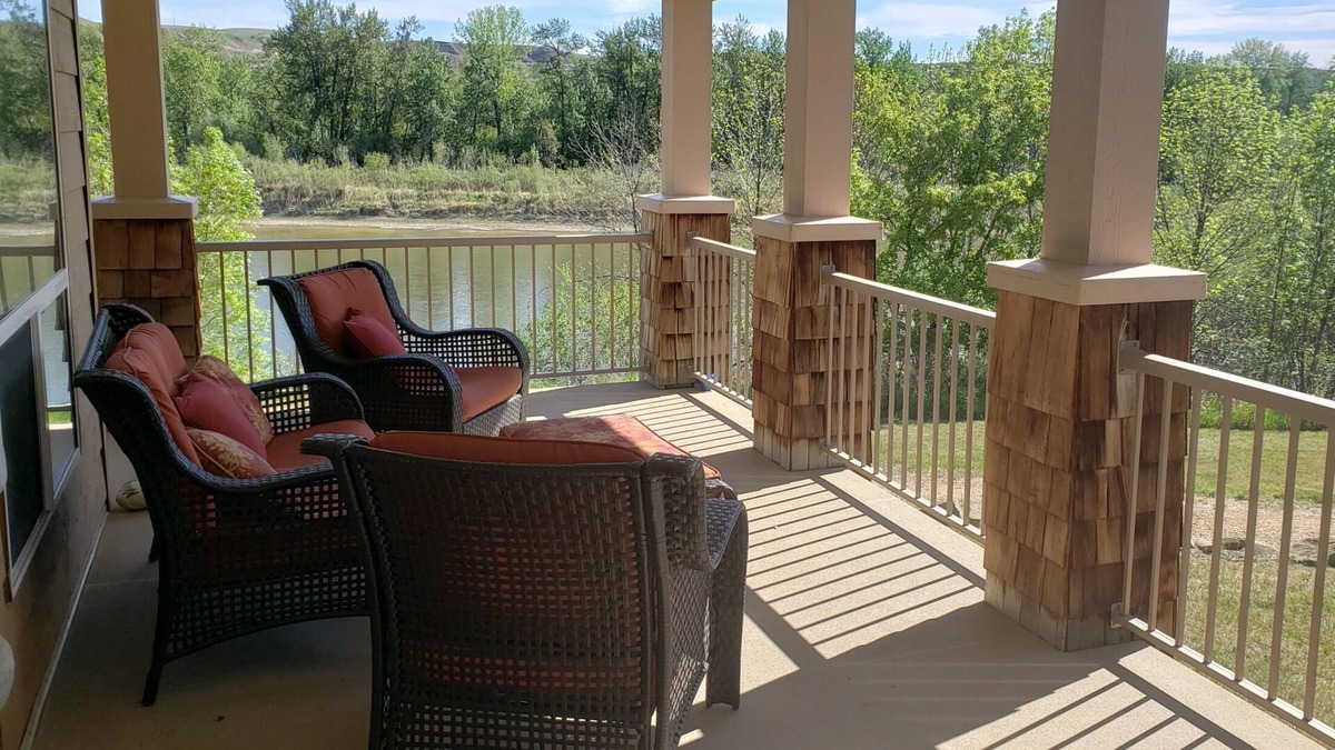 Drumheller Cottage | Valley Vistas - cozy home on the Red Deer River