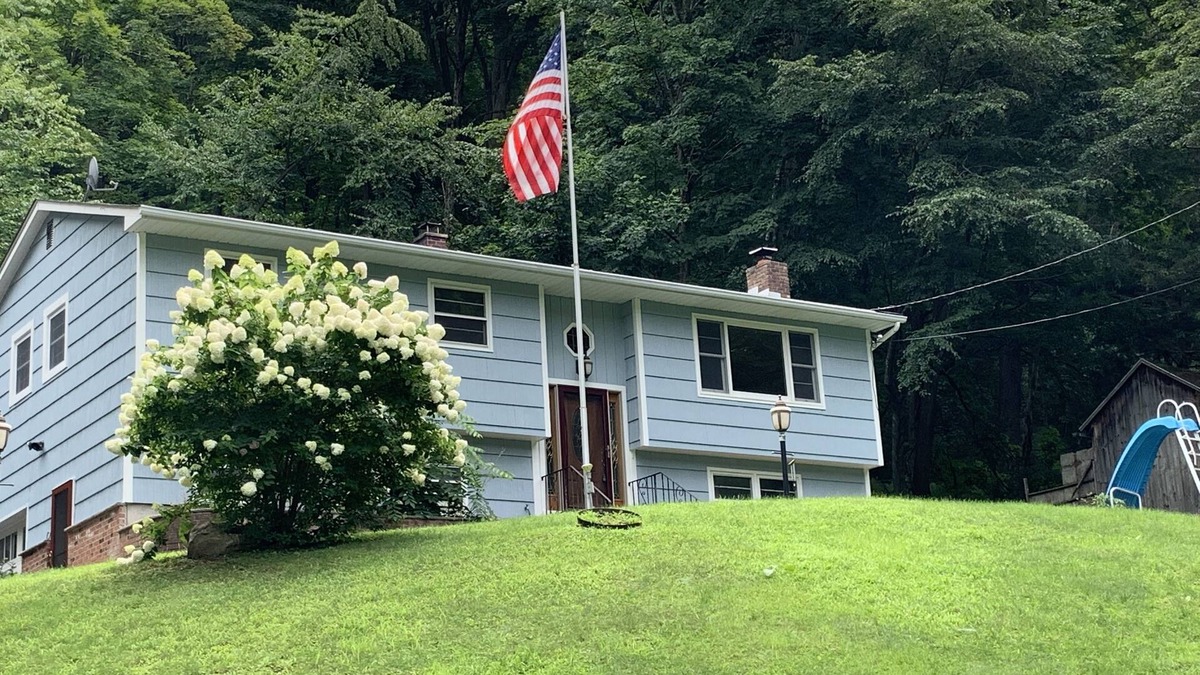 Town of East Fishkill House | ValleyView-Ultimate 3BR Getaway w/Inground Pool by Fahnestock/Appalachian Trail