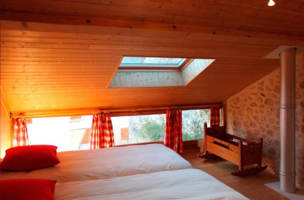 Champagne-en-Valromey Bed & Breakfast | VALRELEY, chambres et table d'hôtes eco-friendly avec bain nordique au sud du massif du Jura