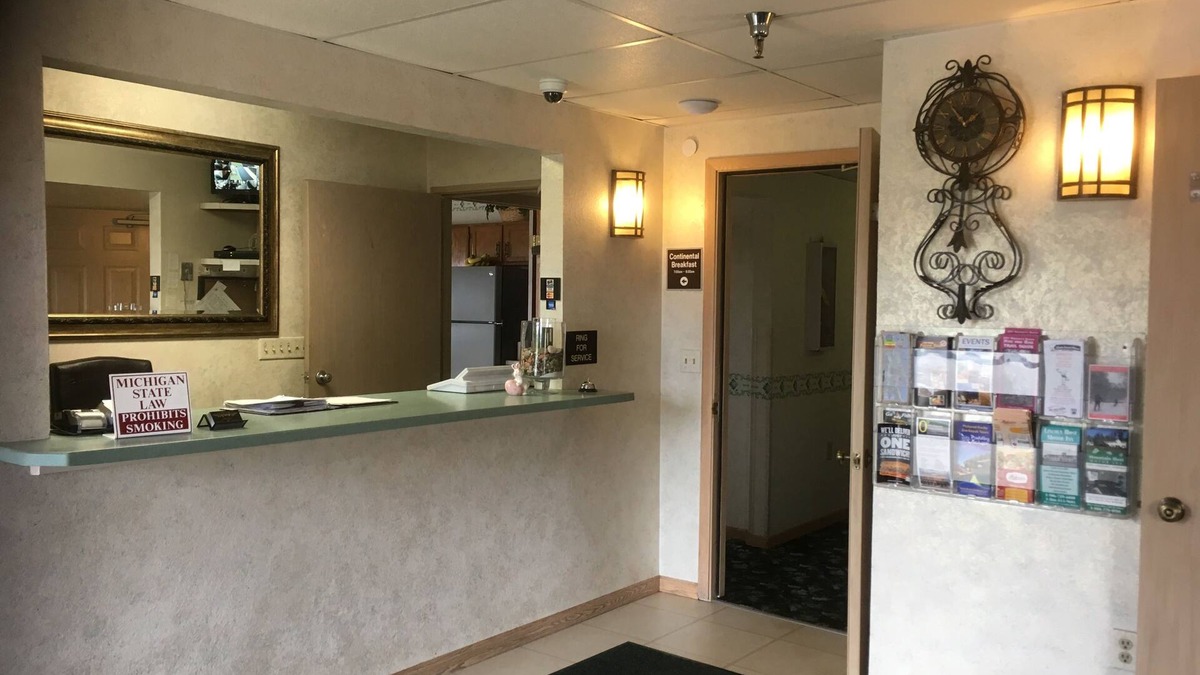 Marquette Hotel | Value Host Motor Inn