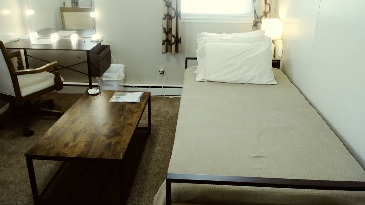 Laurel House | Value-minded Accommodations in Cozy Suburban Home
