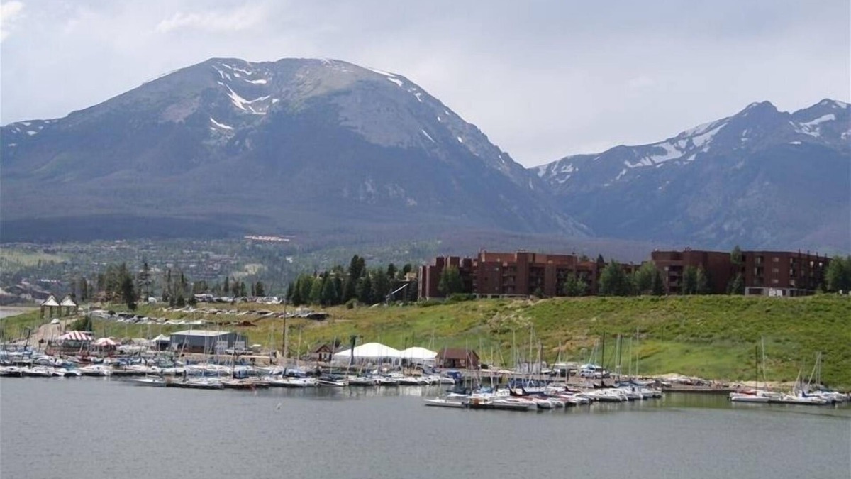 Dillon Condo | Value Priced Condo W/Lake & Mtn Views, Free Ski Shuttle