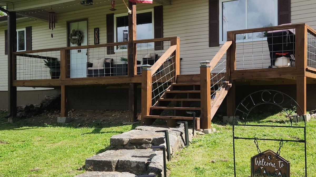 Van Buren House | ⭕️Van Buren 3 Bedroom Home Near The Landing with an Arcade! Fast Wifi!