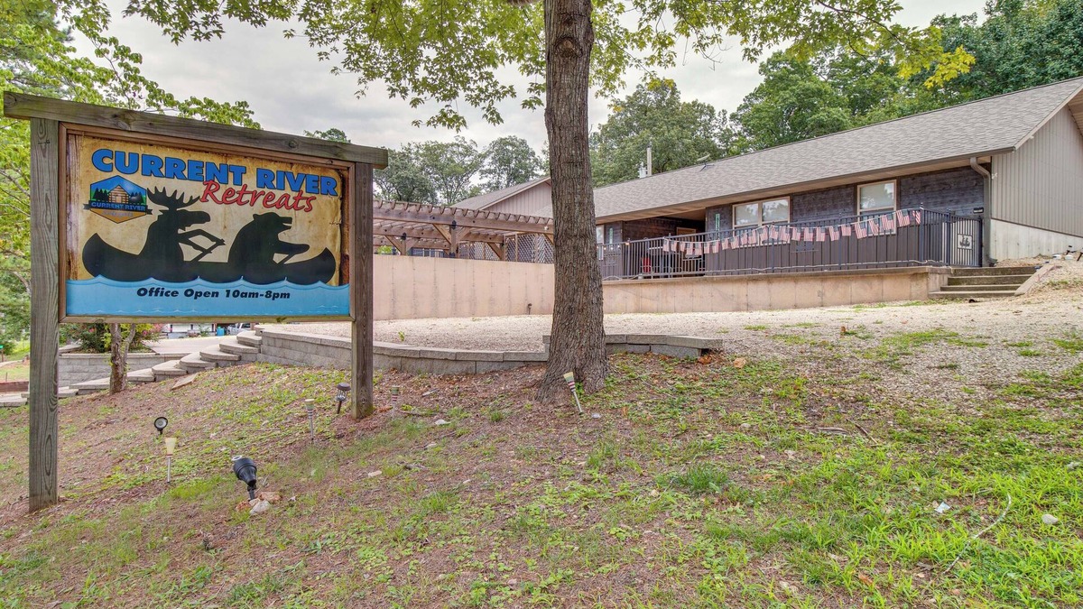 Van Buren Condo | Van Buren Retreat w/Shared Fire Pit & Grills!
